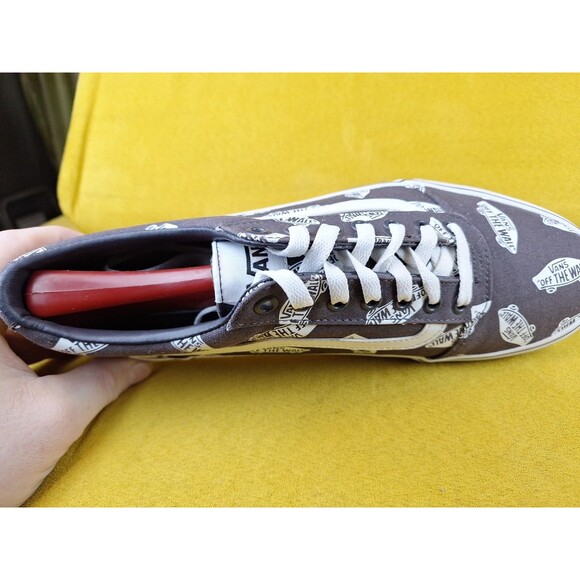 Athletic_Shoes